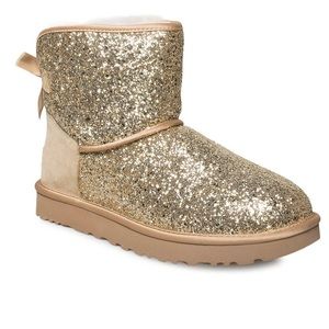 NWT UGG Gold Glitter Mini Bow Cosmos, Size 7! ✨✨✨